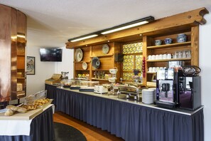 Free daily buffet breakfast