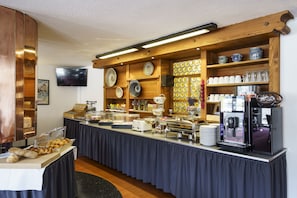 Free daily buffet breakfast