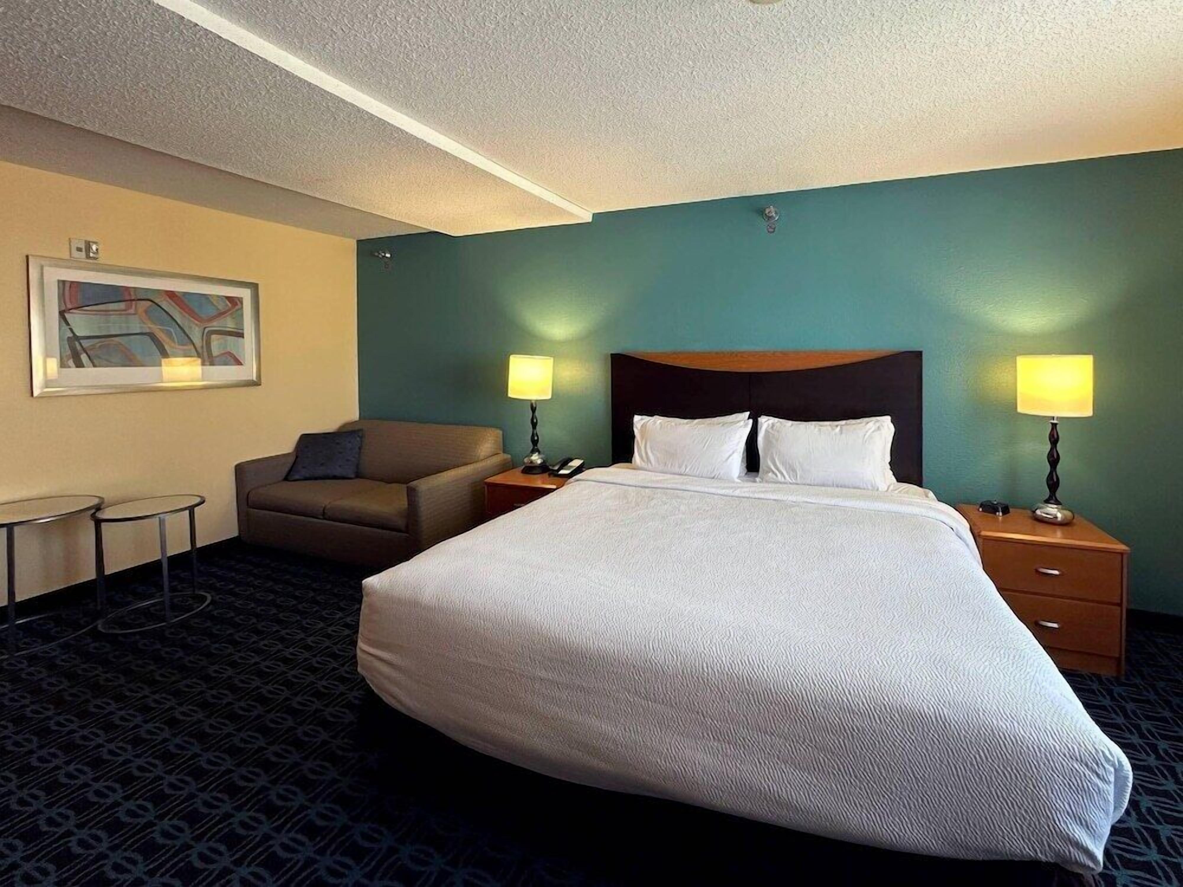 In-room safe, desk, iron/ironing board, free WiFi