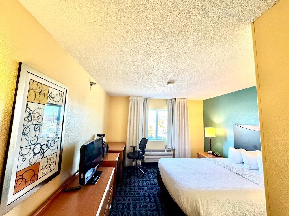 In-room safe, desk, iron/ironing board, free WiFi
