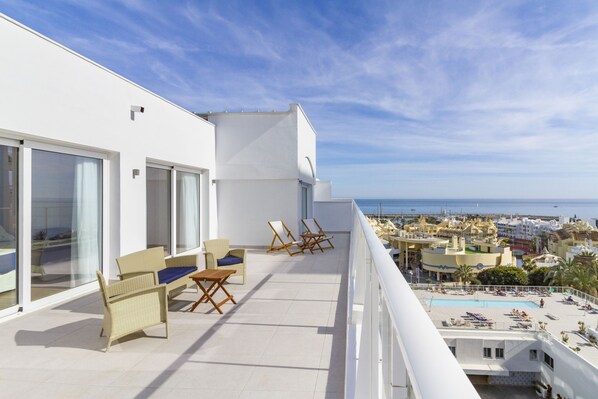 Habitación Premium, terraza, vistas al mar | Balcón