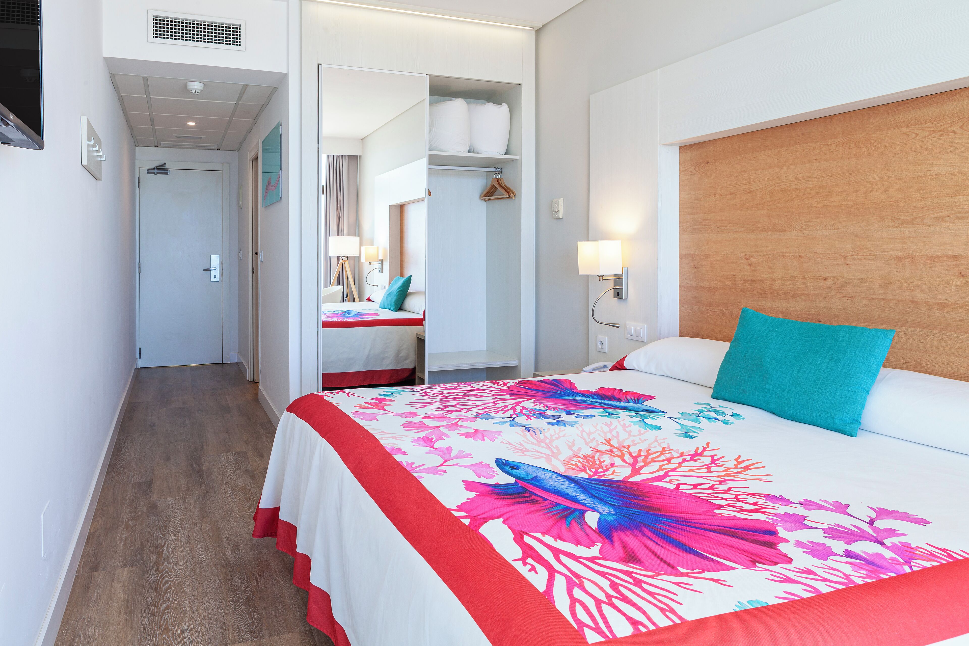 Double Room, Terrace, Sea View | Pillowtop beds, in-room safe, desk, laptop workspace