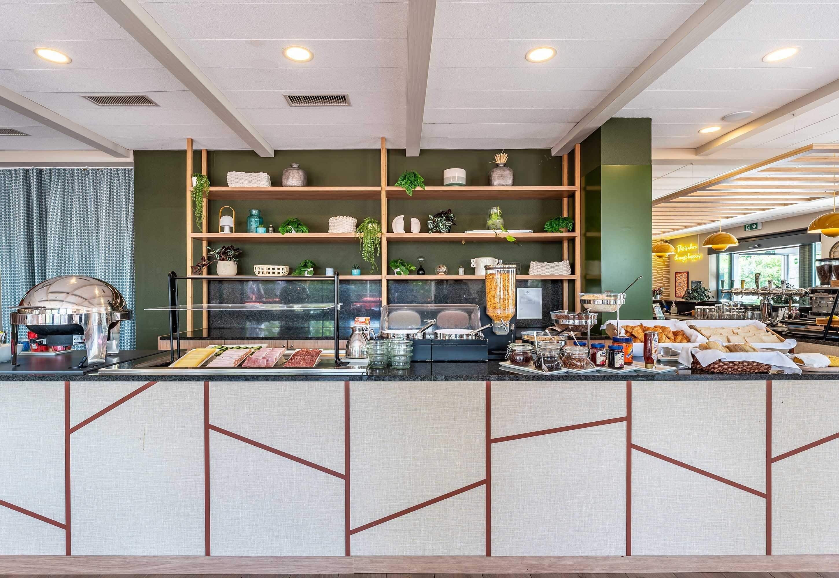 Café da manhã com buffet todos os dias mediante uma taxa