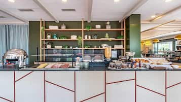 Café da manhã com buffet todos os dias mediante uma taxa