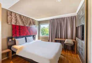 Double Room, Non Smoking | Hypo-allergenic bedding, desk, iron/ironing board, free WiFi - B&B Hotel Rothrist Olten (Rothrist)