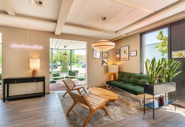 TV - B&B Hotel Rothrist Olten (Rothrist)