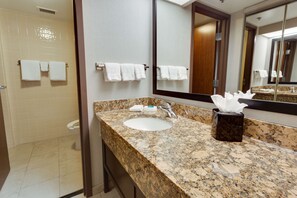 Combined shower/bathtub, free toiletries, hair dryer, towels - Drury Inn & Suites San Antonio Northeast (San Antonio)