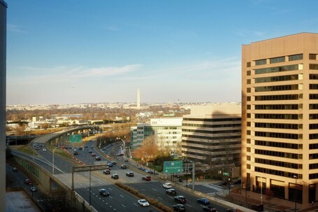 Embassy Suites by Hilton Crystal City National Airport - Image 3