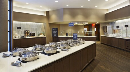Embassy Suites by Hilton Crystal City National Airport - Image 52