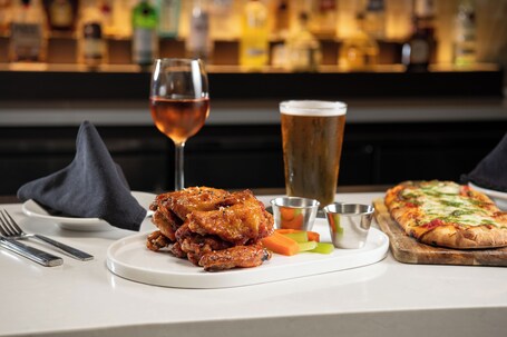 Embassy Suites by Hilton Crystal City National Airport - Image 25