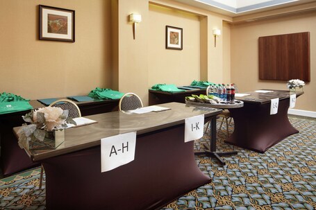 Embassy Suites by Hilton Crystal City National Airport - Image 49