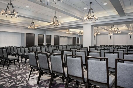 Embassy Suites by Hilton Crystal City National Airport - Image 34