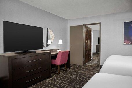 Embassy Suites by Hilton Crystal City National Airport - Image 66
