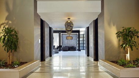 Embassy Suites by Hilton Crystal City National Airport - Image 40