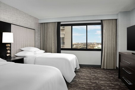Embassy Suites by Hilton Crystal City National Airport - Image 16