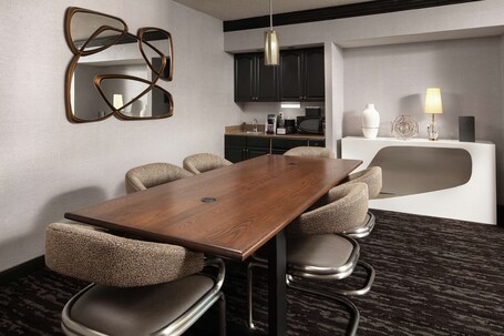 Embassy Suites by Hilton Crystal City National Airport - Image 53