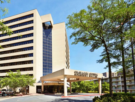 Embassy Suites by Hilton Crystal City National Airport - Image 4