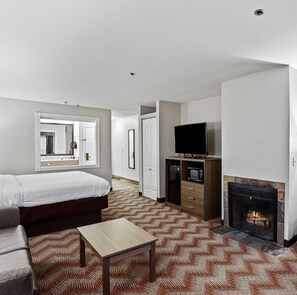 Suite, 1 cama de matrimonio grande, no fumadores, chimenea (with Sofabed) | Escritorio, cortinas opacas, tabla de planchar con plancha