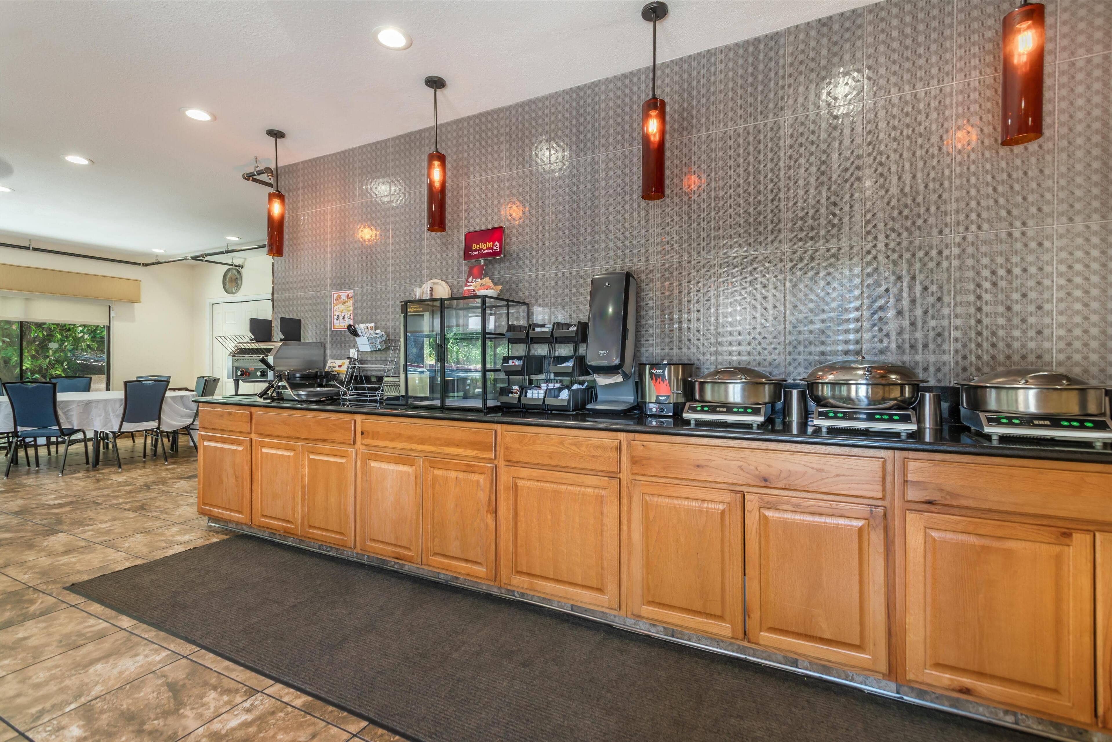 free daily full breakfast