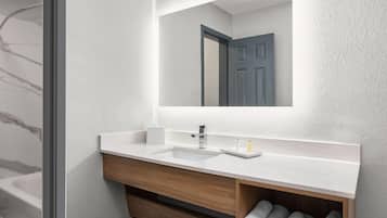 Suite, 2 Queen Beds, Non Smoking | Bathroom