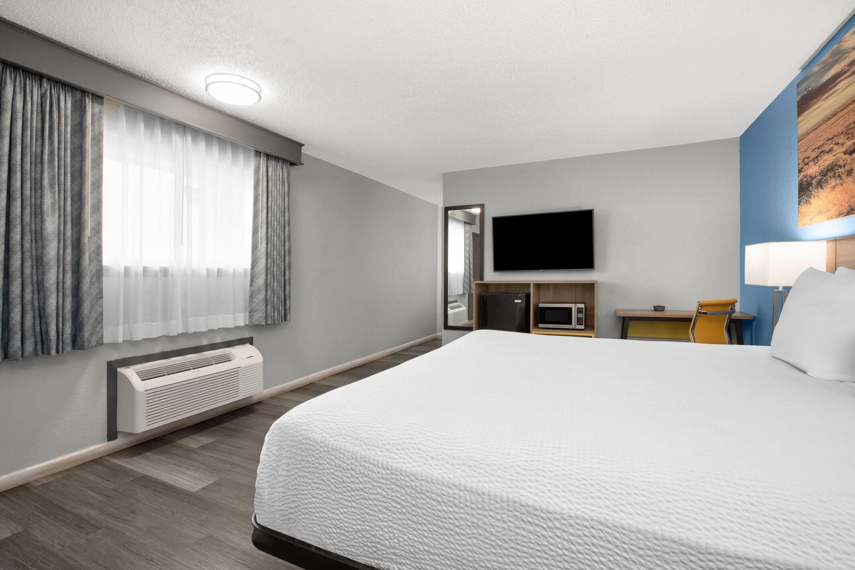 Zimmer, 1 King-Bett, Nichtraucher | Hochwertige Bettwaren, Zimmersafe, Schreibtisch