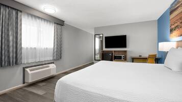 Zimmer, 1 King-Bett, Nichtraucher | Hochwertige Bettwaren, Zimmersafe, Schreibtisch