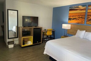 Zimmer, 1 King-Bett, Nichtraucher | Hochwertige Bettwaren, Zimmersafe, Schreibtisch