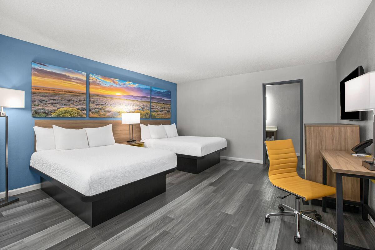 Premium bedding, in-room safe, desk, laptop workspace