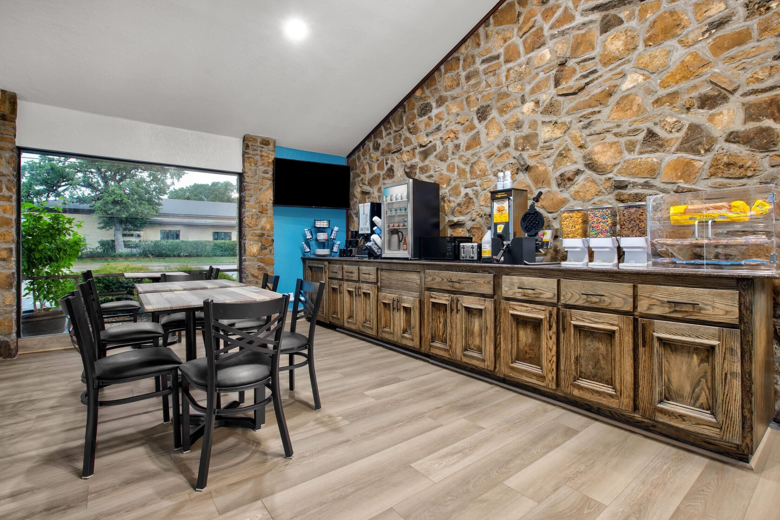 Free daily continental breakfast