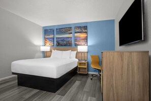 Room, 1 Queen Bed, Non Smoking | Premium bedding, in-room safe, desk, laptop workspace - Days Inn by Wyndham Gatesville (Gatesville)