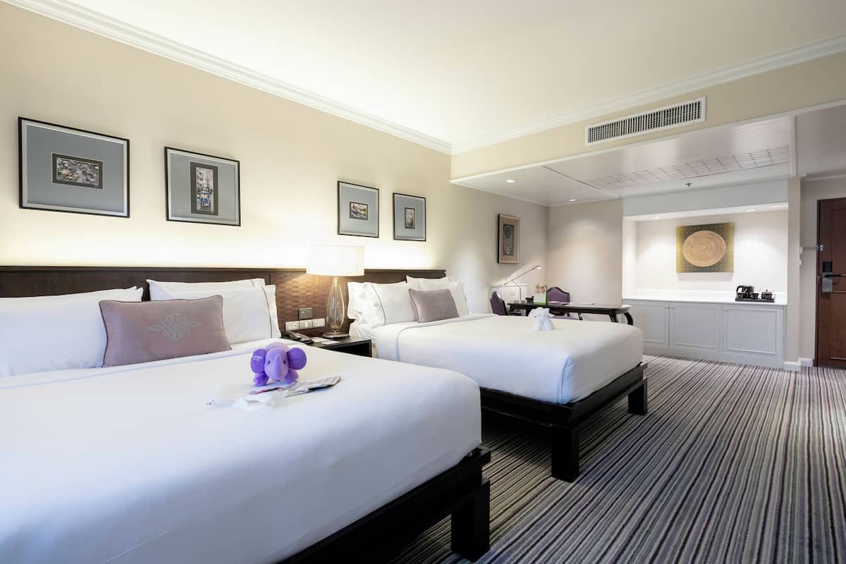 Premier Family Room (Triple) | 1 chambre, minibar, coffres-forts dans les chambres, bureau