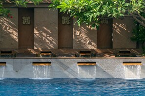 Outdoor pool, pool umbrellas, sun loungers