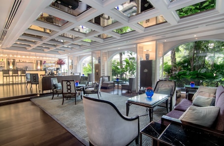 2 restaurants, breakfast, lunch, dinner served; international cuisine