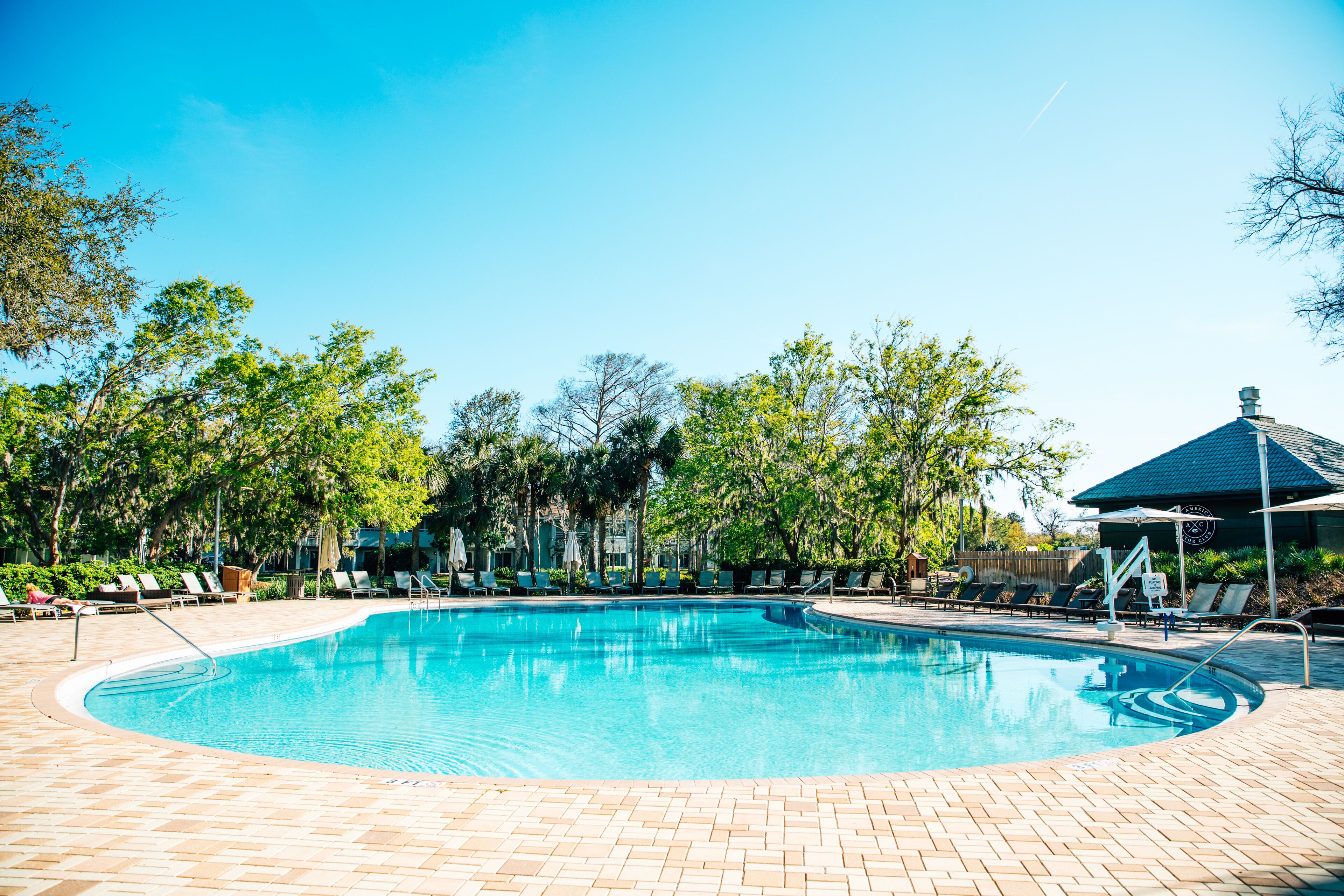 5 outdoor pools, open 9:00 AM to 8:00 PM, pool umbrellas, pool loungers