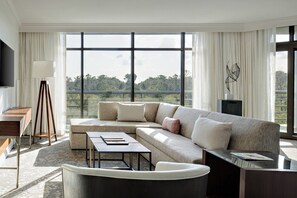 42-inch LCD TV with cable channels, TV, Netflix - Sawgrass Marriott Golf Resort & Spa (Ponte Vedra Beach)