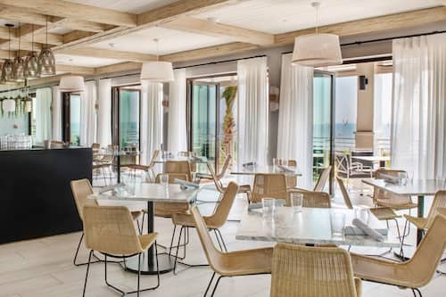 9 restaurants, serveren ontbijt, lunch, diner, Amerikaanse gerechten
