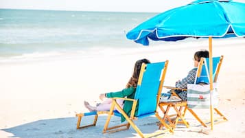 Privat strand, gratis transport till/från stranden och solstolar