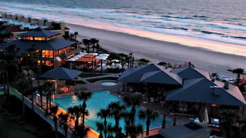 5 Außenpools, geöffnet von 09:00 Uhr bis 20:00 Uhr, Sonnenschirme