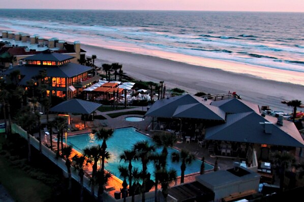 5 outdoor pools, open 9:00 AM to 8:00 PM, pool umbrellas, sun loungers