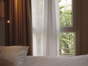 Standard Room, 1 Double Bed | Down comforters, desk, blackout drapes, iron/ironing board - Ibis Lille Centre Grand Place (Lille)