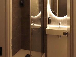 Down comforters, desk, blackout drapes, iron/ironing board - Ibis Lille Centre Grand Place (Lille)
