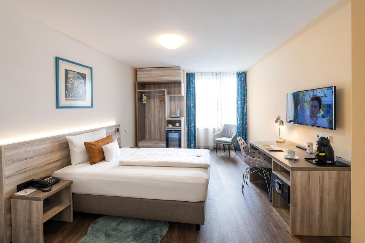 Habitación estándar, 1 cama individual, no fumadores | Ropa de cama de alta calidad, caja fuerte, escritorio