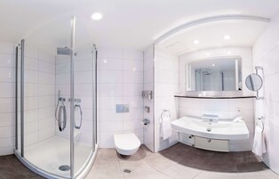 Quarto standard, 1 cama de casal | Banheiro | Secador de cabelo, toalhas de banho