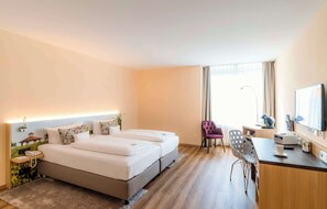 Habitación estándar, 1 cama doble | Ropa de cama de alta calidad, caja fuerte, decoración individual