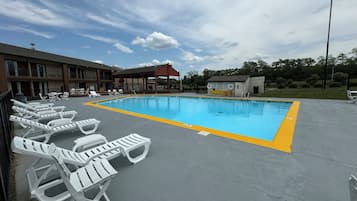 Piscine extérieure (ouverte en saison)