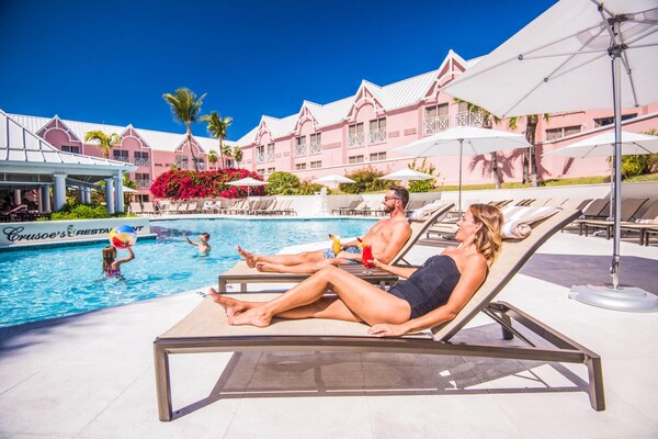 Comfort Suites Paradise Island - Nassau