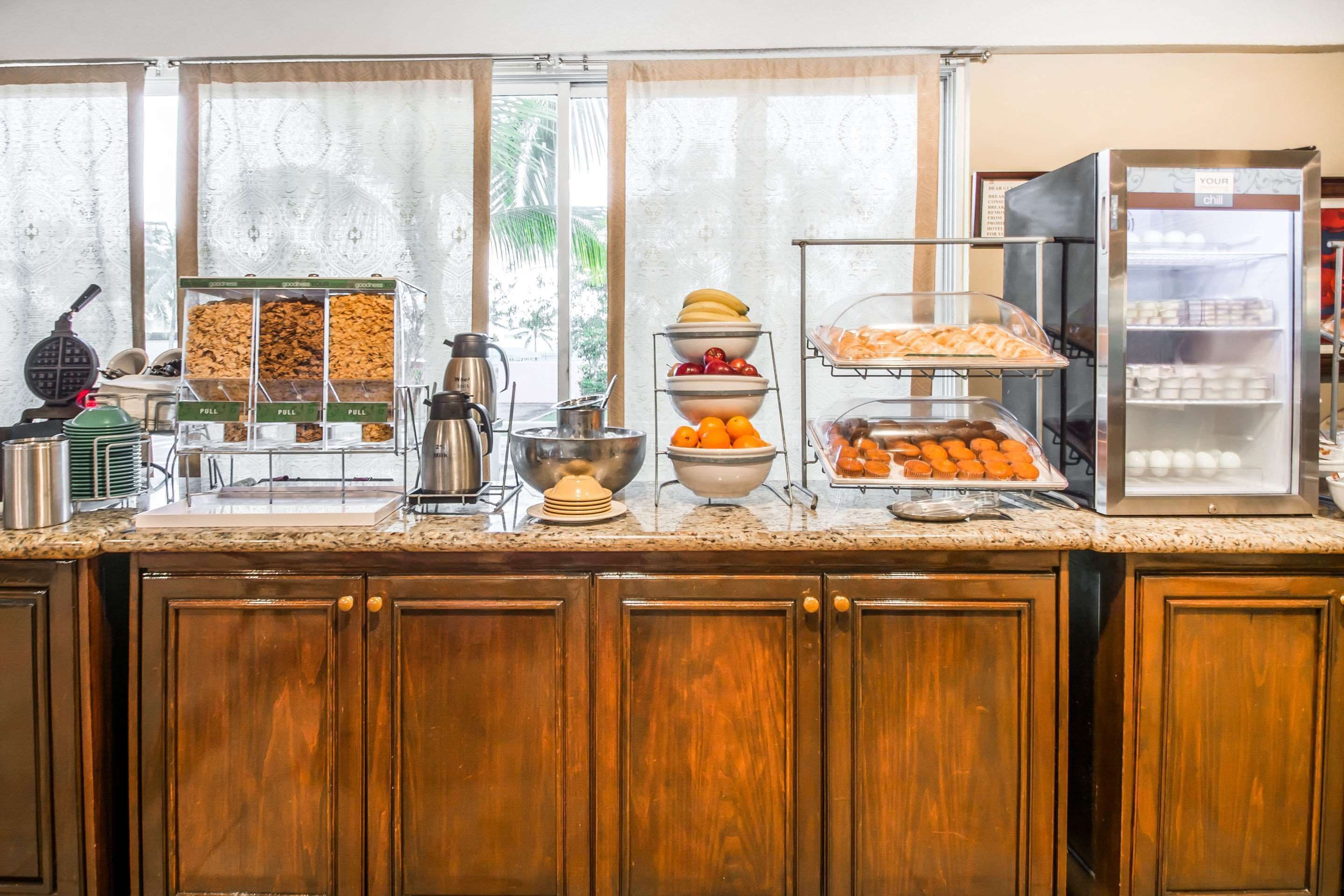 free daily full breakfast