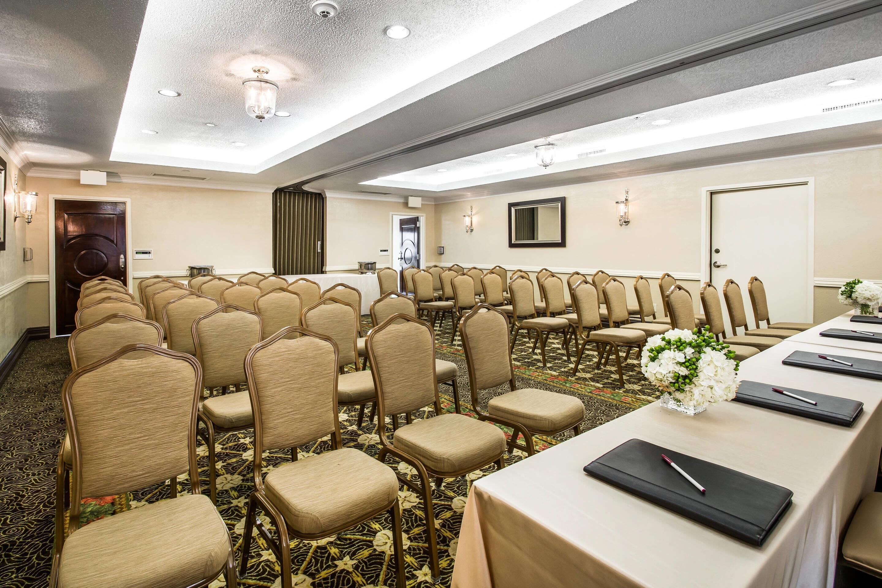 Photo - Comfort Suites Paradise Island