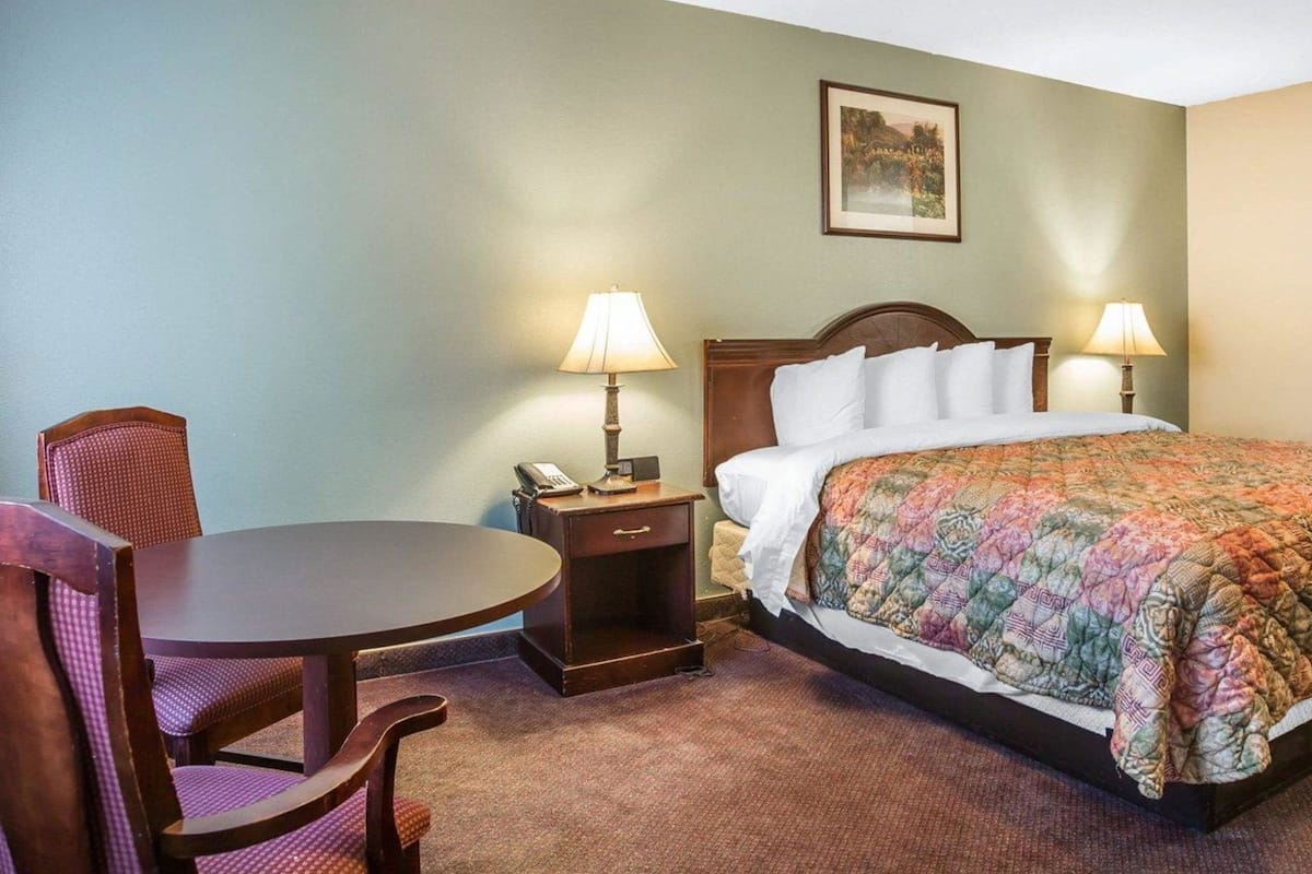 Desk, iron/ironing board, free WiFi, bed sheets