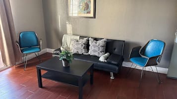 Design Studio Suite | Living area | LED TV
